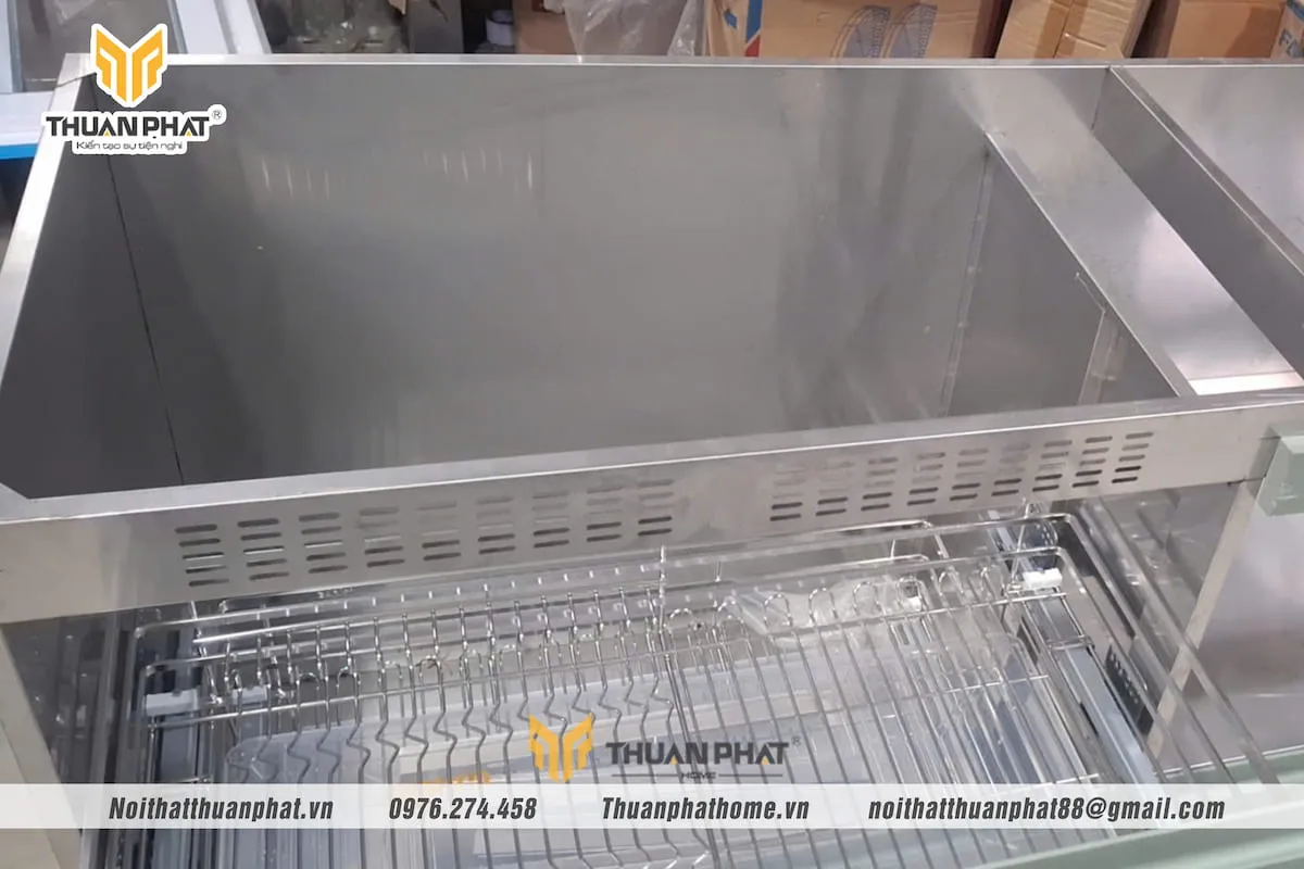 Cận cảnh thùng inox 304 dập chấn của tủ bếp Inox cánh kính cường lực Thuận Phát đã thi công cho khách hàng